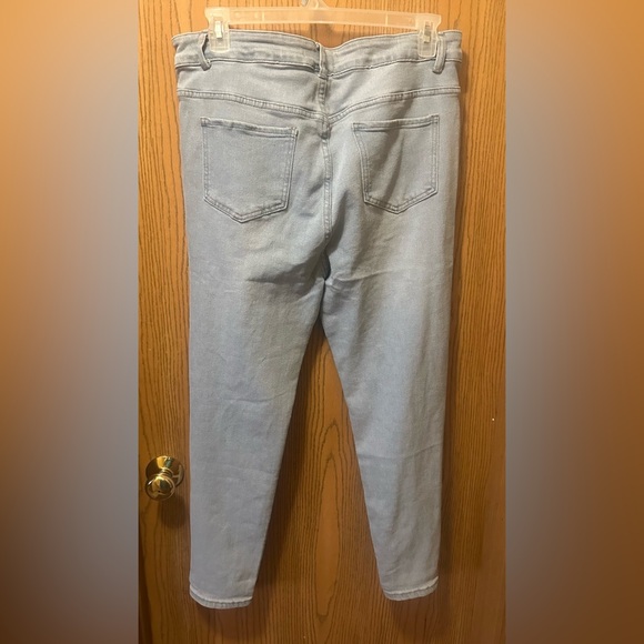 Blue Jeans - Picture 3 of 7